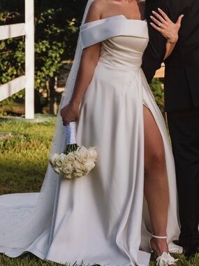 Elegant Strapless White Bridal Gown with Side Slit and Off shoulder option